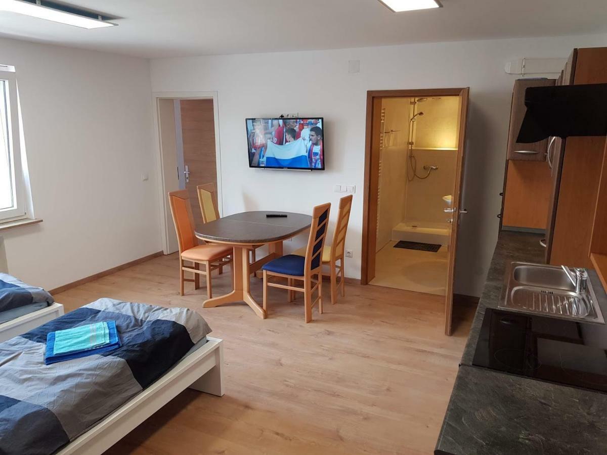 Monteurzimmer Obersulm Hotel Bagian luar foto